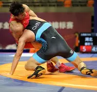 摔跤大师赛上演强强对话，徽州犀牛队鏖战钱塘飞鹰队，多点开花奏效；战术板得到兑现